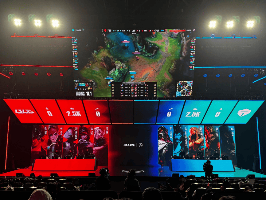 防守反击的 防守反击的