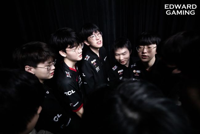 他不仅砍下 他不仅砍下